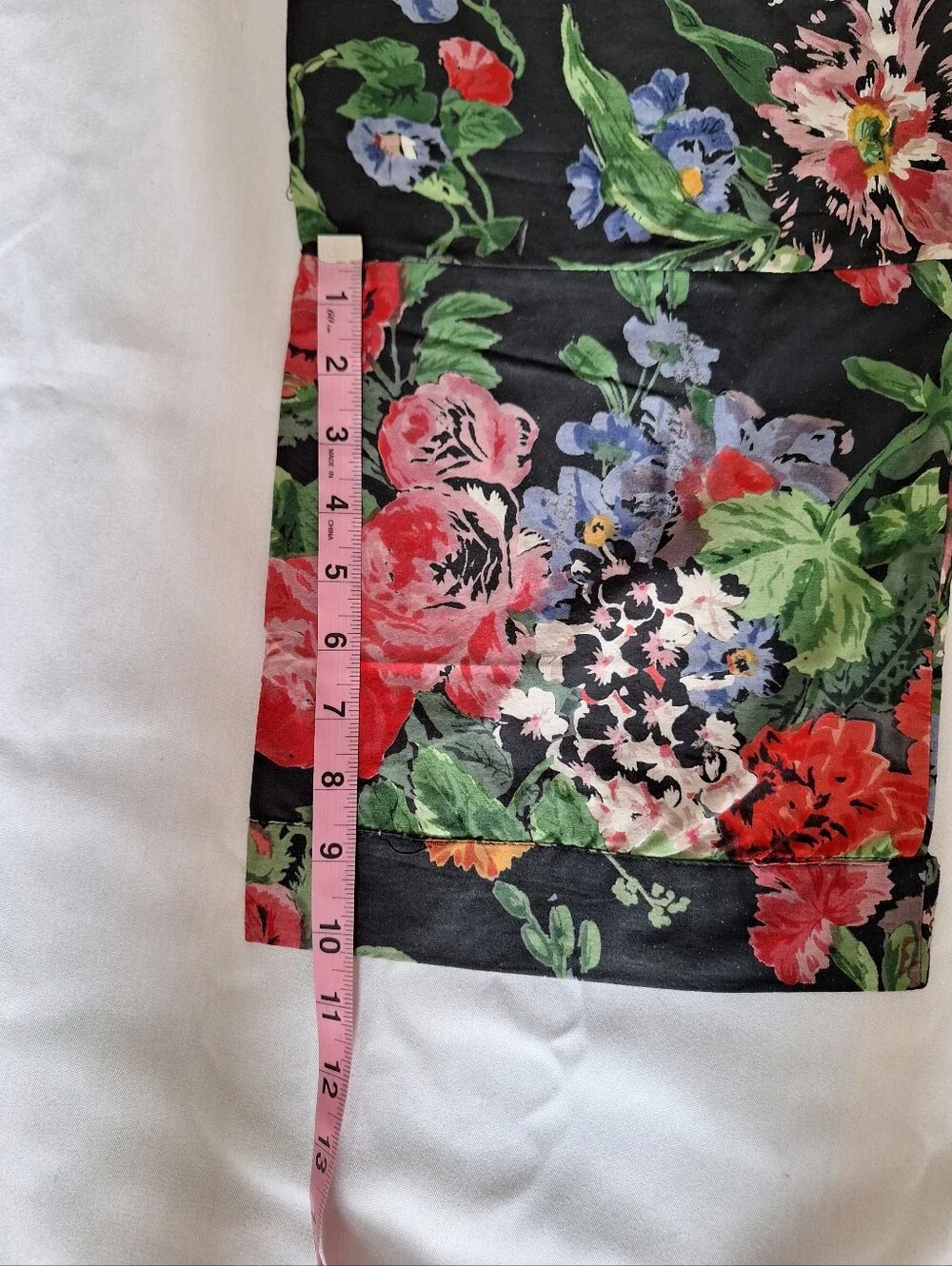 NWT Royal Silk Vintage Floral Black Short Kimono Robe with Tie Waist